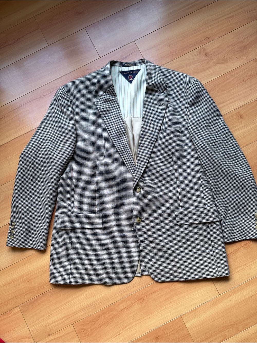 Vintage Tommy Hilfiger Classic Houndstooth Blazer with 2 button closure